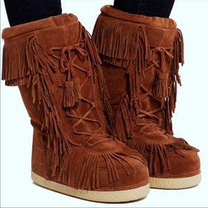 NWTIB AQUAZZURA KARLY FRINGE SUEDE MOON BOOTS